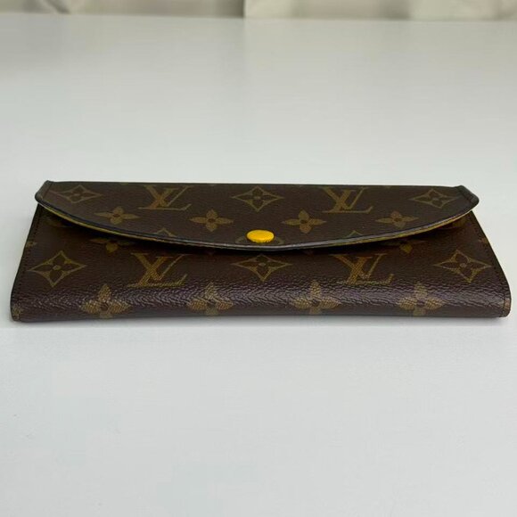 Louis Vuitton Monogram Canvas Wallet with Classic LV Logo Design - Picture 6 of 8